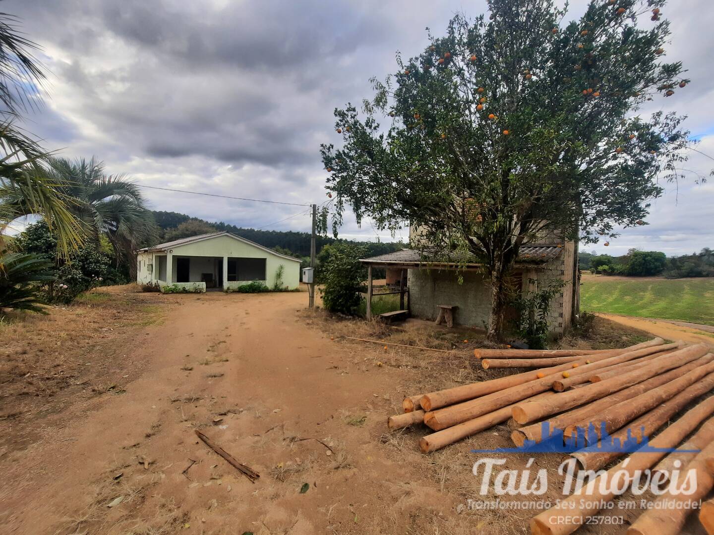 Sítio à venda com 4 quartos, 2m² - Foto 1